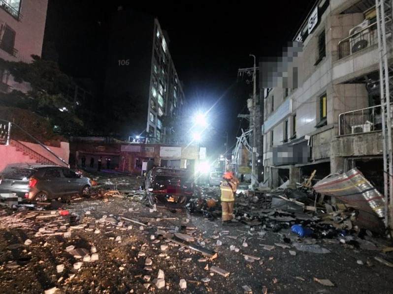 БНСУ-ын Чонжүд хий алдагдсанаас үүдэлтэй байж болзошгүй дэлбэрэлт болж, 15 хүн гэмтсэн талаар "Ёнхап" агентлаг мэдээллээ